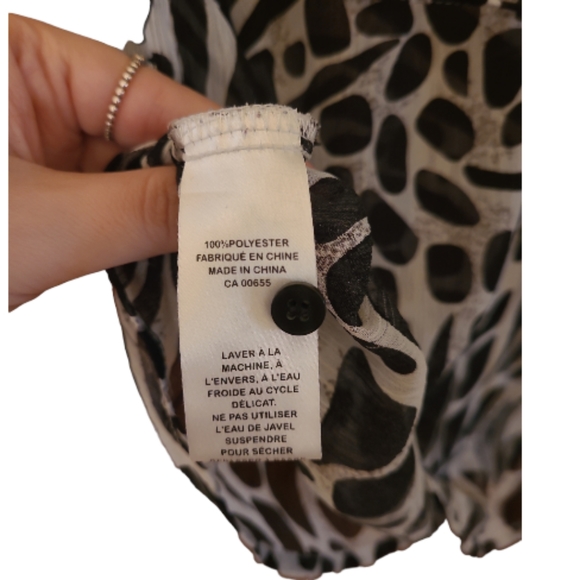 2/$25! Reitmans Sleeveless Animal Print Sheer Button Down Blouse - Picture 7 of 10